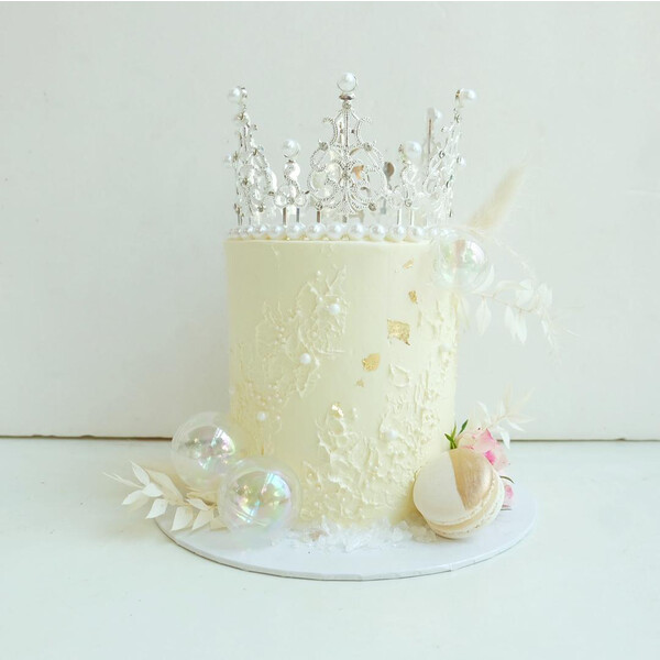 Queen Cake | Elegant Female Theme